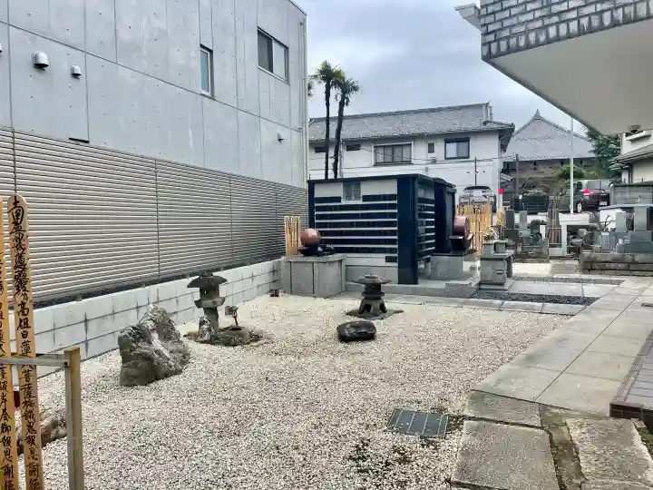 妙泉寺の{uncategorized: "未分類", other: "その他", undefined: "問題あり", building: "その他建物", grave: "お墓", sacred_gate: "鳥居", guardian: "狛犬", statue: "像", buddha: "仏像", history: "歴史", nature: "自然", garden: "庭園", animal: "動物", pagoda: "塔", temizu: "手水舎", mountain_gate: "山門・神門", sanctuary: "本殿・本堂", subordinate: "末社・摂社", art: "芸術", scenery: "景色", jizo: "地蔵", ema: "絵馬", goshuin: "御朱印", omikuji: "おみくじ", items: "授与品その他", amulet: "お守り", goshuincho: "御朱印帳", eats: "食事", festival: "お祭り", votive_dance: "神楽", shichigosan: "七五三参", wedding: "結婚式", experience: "体験その他", initially: "初詣", around: "周辺", anti_infection: "感染症対策"}