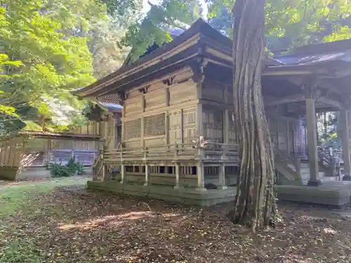 七座神社の本殿