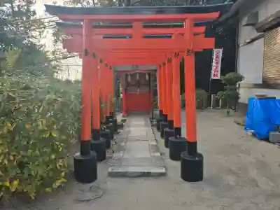 素盞嗚尊神社（江坂神社）の{uncategorized: "未分類", other: "その他", undefined: "問題あり", building: "その他建物", grave: "お墓", sacred_gate: "鳥居", guardian: "狛犬", statue: "像", buddha: "仏像", history: "歴史", nature: "自然", garden: "庭園", animal: "動物", pagoda: "塔", temizu: "手水舎", mountain_gate: "山門・神門", sanctuary: "本殿・本堂", subordinate: "末社・摂社", art: "芸術", scenery: "景色", jizo: "地蔵", ema: "絵馬", goshuin: "御朱印", omikuji: "おみくじ", items: "授与品その他", amulet: "お守り", goshuincho: "御朱印帳", eats: "食事", festival: "お祭り", votive_dance: "神楽", shichigosan: "七五三参", wedding: "結婚式", experience: "体験その他", initially: "初詣", around: "周辺", anti_infection: "感染症対策"}