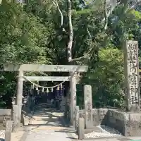 花窟神社の{uncategorized: "未分類", other: "その他", undefined: "問題あり", building: "その他建物", grave: "お墓", sacred_gate: "鳥居", guardian: "狛犬", statue: "像", buddha: "仏像", history: "歴史", nature: "自然", garden: "庭園", animal: "動物", pagoda: "塔", temizu: "手水舎", mountain_gate: "山門・神門", sanctuary: "本殿・本堂", subordinate: "末社・摂社", art: "芸術", scenery: "景色", jizo: "地蔵", ema: "絵馬", goshuin: "御朱印", omikuji: "おみくじ", items: "授与品その他", amulet: "お守り", goshuincho: "御朱印帳", eats: "食事", festival: "お祭り", votive_dance: "神楽", shichigosan: "七五三参", wedding: "結婚式", experience: "体験その他", initially: "初詣", around: "周辺", anti_infection: "感染症対策"}