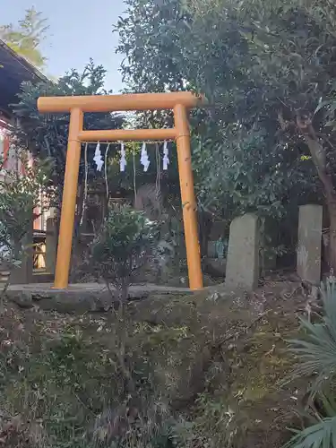 横浜御嶽神社の鳥居