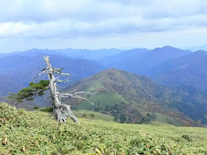 劔山本宮宝蔵石神社(徳島県)