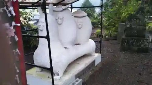 櫻田山神社の像