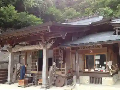 宝珠山 立石寺の本殿・本堂