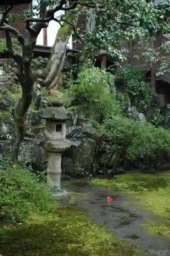 霊鑑寺門跡の庭園