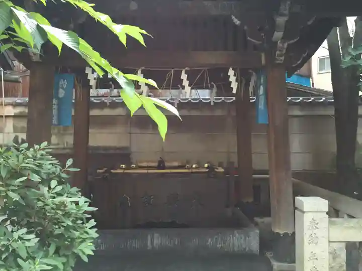 小野照崎神社の手水舎