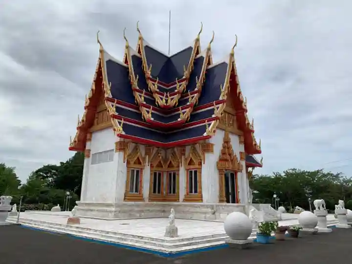 ワットパクナム日本別院の本殿・本堂