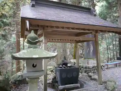 軍刀利神社の手水舎
