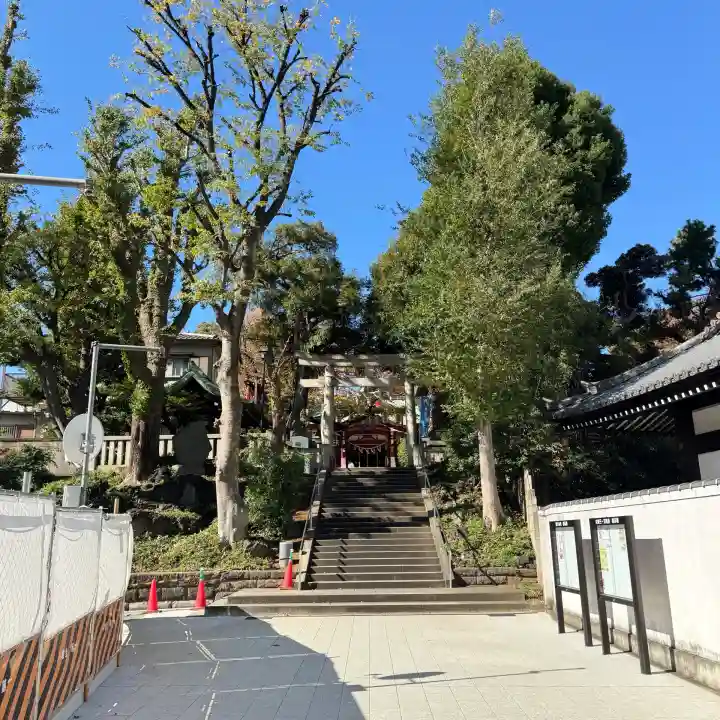 居木神社の{uncategorized: "未分類", other: "その他", undefined: "問題あり", building: "その他建物", grave: "お墓", sacred_gate: "鳥居", guardian: "狛犬", statue: "像", buddha: "仏像", history: "歴史", nature: "自然", garden: "庭園", animal: "動物", pagoda: "塔", temizu: "手水舎", mountain_gate: "山門・神門", sanctuary: "本殿・本堂", subordinate: "末社・摂社", art: "芸術", scenery: "景色", jizo: "地蔵", ema: "絵馬", goshuin: "御朱印", omikuji: "おみくじ", items: "授与品その他", amulet: "お守り", goshuincho: "御朱印帳", eats: "食事", festival: "お祭り", votive_dance: "神楽", shichigosan: "七五三参", wedding: "結婚式", experience: "体験その他", initially: "初詣", around: "周辺", anti_infection: "感染症対策"}