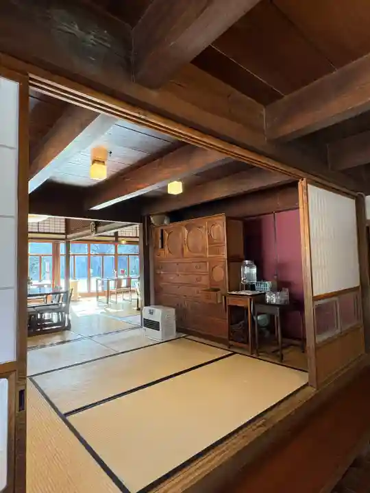 糸島市宇美八幡宮の{uncategorized: "未分類", other: "その他", undefined: "問題あり", building: "その他建物", grave: "お墓", sacred_gate: "鳥居", guardian: "狛犬", statue: "像", buddha: "仏像", history: "歴史", nature: "自然", garden: "庭園", animal: "動物", pagoda: "塔", temizu: "手水舎", mountain_gate: "山門・神門", sanctuary: "本殿・本堂", subordinate: "末社・摂社", art: "芸術", scenery: "景色", jizo: "地蔵", ema: "絵馬", goshuin: "御朱印", omikuji: "おみくじ", items: "授与品その他", amulet: "お守り", goshuincho: "御朱印帳", eats: "食事", festival: "お祭り", votive_dance: "神楽", shichigosan: "七五三参", wedding: "結婚式", experience: "体験その他", initially: "初詣", around: "周辺", anti_infection: "感染症対策"}