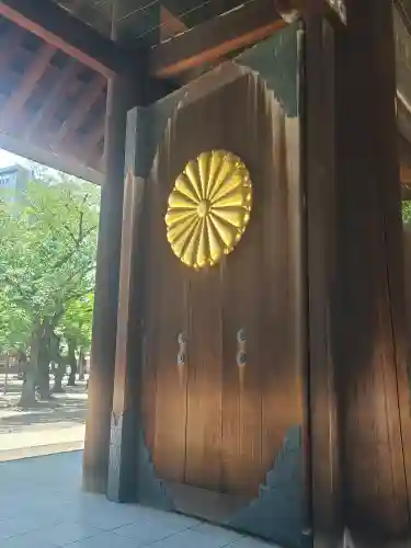 靖國神社の{uncategorized: "未分類", other: "その他", undefined: "問題あり", building: "その他建物", grave: "お墓", sacred_gate: "鳥居", guardian: "狛犬", statue: "像", buddha: "仏像", history: "歴史", nature: "自然", garden: "庭園", animal: "動物", pagoda: "塔", temizu: "手水舎", mountain_gate: "山門・神門", sanctuary: "本殿・本堂", subordinate: "末社・摂社", art: "芸術", scenery: "景色", jizo: "地蔵", ema: "絵馬", goshuin: "御朱印", omikuji: "おみくじ", items: "授与品その他", amulet: "お守り", goshuincho: "御朱印帳", eats: "食事", festival: "お祭り", votive_dance: "神楽", shichigosan: "七五三参", wedding: "結婚式", experience: "体験その他", initially: "初詣", around: "周辺", anti_infection: "感染症対策"}