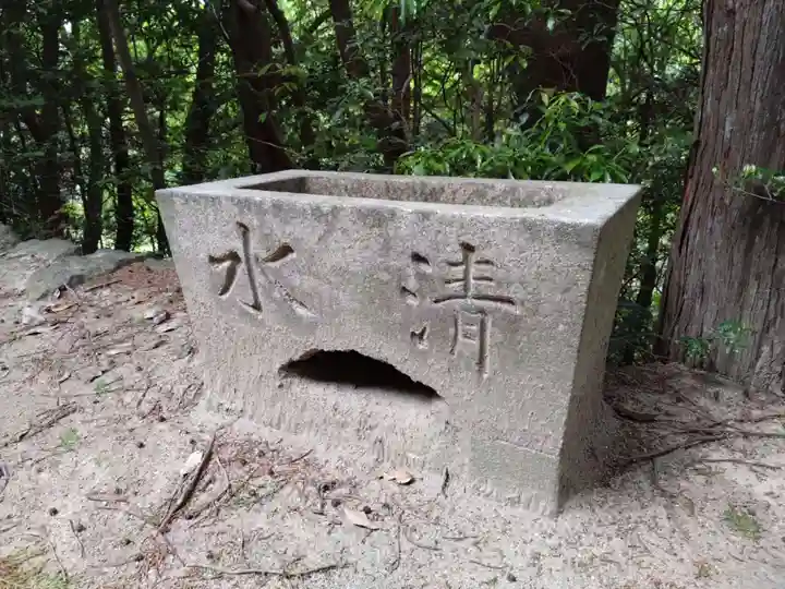 南朝若宮社(根の若宮社)の手水舎