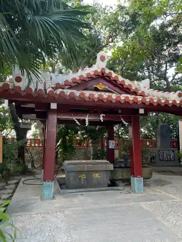 波上宮の手水舎