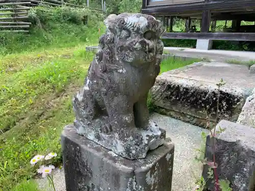 諏訪神社の狛犬