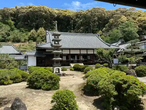 興聖寺（興聖寶林禅寺）の{uncategorized: "未分類", other: "その他", undefined: "問題あり", building: "その他建物", grave: "お墓", sacred_gate: "鳥居", guardian: "狛犬", statue: "像", buddha: "仏像", history: "歴史", nature: "自然", garden: "庭園", animal: "動物", pagoda: "塔", temizu: "手水舎", mountain_gate: "山門・神門", sanctuary: "本殿・本堂", subordinate: "末社・摂社", art: "芸術", scenery: "景色", jizo: "地蔵", ema: "絵馬", goshuin: "御朱印", omikuji: "おみくじ", items: "授与品その他", amulet: "お守り", goshuincho: "御朱印帳", eats: "食事", festival: "お祭り", votive_dance: "神楽", shichigosan: "七五三参", wedding: "結婚式", experience: "体験その他", initially: "初詣", around: "周辺", anti_infection: "感染症対策"}