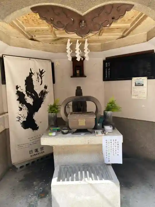 身延別院の{uncategorized: "未分類", other: "その他", undefined: "問題あり", building: "その他建物", grave: "お墓", sacred_gate: "鳥居", guardian: "狛犬", statue: "像", buddha: "仏像", history: "歴史", nature: "自然", garden: "庭園", animal: "動物", pagoda: "塔", temizu: "手水舎", mountain_gate: "山門・神門", sanctuary: "本殿・本堂", subordinate: "末社・摂社", art: "芸術", scenery: "景色", jizo: "地蔵", ema: "絵馬", goshuin: "御朱印", omikuji: "おみくじ", items: "授与品その他", amulet: "お守り", goshuincho: "御朱印帳", eats: "食事", festival: "お祭り", votive_dance: "神楽", shichigosan: "七五三参", wedding: "結婚式", experience: "体験その他", initially: "初詣", around: "周辺", anti_infection: "感染症対策"}