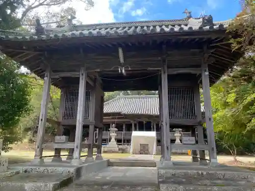 八幡神社の{uncategorized: "未分類", other: "その他", undefined: "問題あり", building: "その他建物", grave: "お墓", sacred_gate: "鳥居", guardian: "狛犬", statue: "像", buddha: "仏像", history: "歴史", nature: "自然", garden: "庭園", animal: "動物", pagoda: "塔", temizu: "手水舎", mountain_gate: "山門・神門", sanctuary: "本殿・本堂", subordinate: "末社・摂社", art: "芸術", scenery: "景色", jizo: "地蔵", ema: "絵馬", goshuin: "御朱印", omikuji: "おみくじ", items: "授与品その他", amulet: "お守り", goshuincho: "御朱印帳", eats: "食事", festival: "お祭り", votive_dance: "神楽", shichigosan: "七五三参", wedding: "結婚式", experience: "体験その他", initially: "初詣", around: "周辺", anti_infection: "感染症対策"}