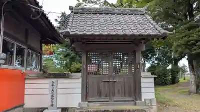 岩崎神社の山門・神門