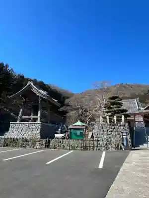 吉祥寺の{uncategorized: "未分類", other: "その他", undefined: "問題あり", building: "その他建物", grave: "お墓", sacred_gate: "鳥居", guardian: "狛犬", statue: "像", buddha: "仏像", history: "歴史", nature: "自然", garden: "庭園", animal: "動物", pagoda: "塔", temizu: "手水舎", mountain_gate: "山門・神門", sanctuary: "本殿・本堂", subordinate: "末社・摂社", art: "芸術", scenery: "景色", jizo: "地蔵", ema: "絵馬", goshuin: "御朱印", omikuji: "おみくじ", items: "授与品その他", amulet: "お守り", goshuincho: "御朱印帳", eats: "食事", festival: "お祭り", votive_dance: "神楽", shichigosan: "七五三参", wedding: "結婚式", experience: "体験その他", initially: "初詣", around: "周辺", anti_infection: "感染症対策"}