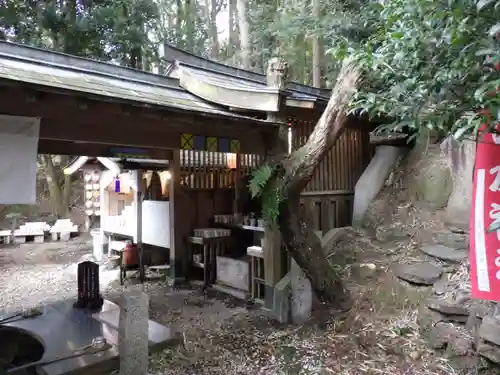 恋の水神社の本殿・本堂