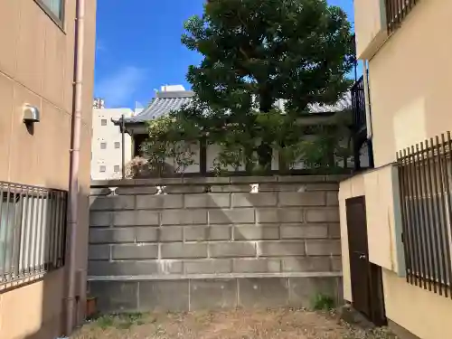 常福寺の{uncategorized: "未分類", other: "その他", undefined: "問題あり", building: "その他建物", grave: "お墓", sacred_gate: "鳥居", guardian: "狛犬", statue: "像", buddha: "仏像", history: "歴史", nature: "自然", garden: "庭園", animal: "動物", pagoda: "塔", temizu: "手水舎", mountain_gate: "山門・神門", sanctuary: "本殿・本堂", subordinate: "末社・摂社", art: "芸術", scenery: "景色", jizo: "地蔵", ema: "絵馬", goshuin: "御朱印", omikuji: "おみくじ", items: "授与品その他", amulet: "お守り", goshuincho: "御朱印帳", eats: "食事", festival: "お祭り", votive_dance: "神楽", shichigosan: "七五三参", wedding: "結婚式", experience: "体験その他", initially: "初詣", around: "周辺", anti_infection: "感染症対策"}
