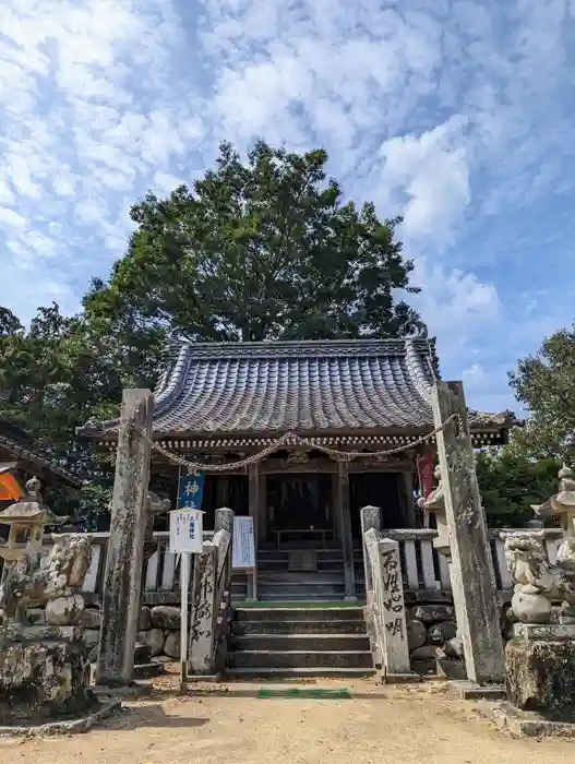 縣主神社の本殿