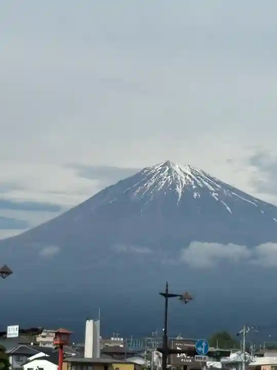 富士山本宮浅間大社の{uncategorized: "未分類", other: "その他", undefined: "問題あり", building: "その他建物", grave: "お墓", sacred_gate: "鳥居", guardian: "狛犬", statue: "像", buddha: "仏像", history: "歴史", nature: "自然", garden: "庭園", animal: "動物", pagoda: "塔", temizu: "手水舎", mountain_gate: "山門・神門", sanctuary: "本殿・本堂", subordinate: "末社・摂社", art: "芸術", scenery: "景色", jizo: "地蔵", ema: "絵馬", goshuin: "御朱印", omikuji: "おみくじ", items: "授与品その他", amulet: "お守り", goshuincho: "御朱印帳", eats: "食事", festival: "お祭り", votive_dance: "神楽", shichigosan: "七五三参", wedding: "結婚式", experience: "体験その他", initially: "初詣", around: "周辺", anti_infection: "感染症対策"}