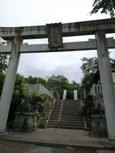 加波山三枝祇神社本宮の鳥居