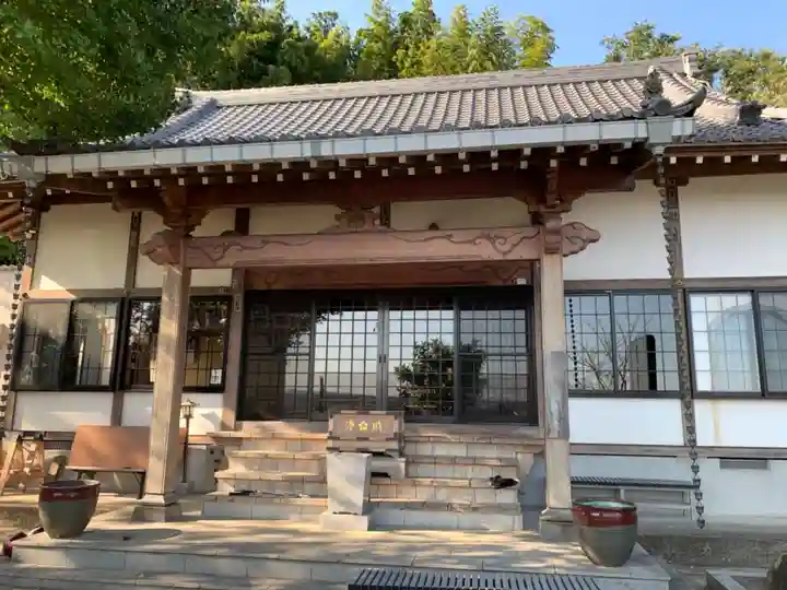 飯富寺の本殿・本堂