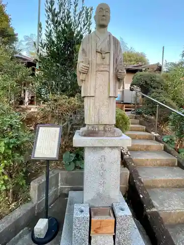 横浜御嶽神社の像