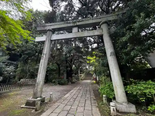 赤坂氷川神社の{uncategorized: "未分類", other: "その他", undefined: "問題あり", building: "その他建物", grave: "お墓", sacred_gate: "鳥居", guardian: "狛犬", statue: "像", buddha: "仏像", history: "歴史", nature: "自然", garden: "庭園", animal: "動物", pagoda: "塔", temizu: "手水舎", mountain_gate: "山門・神門", sanctuary: "本殿・本堂", subordinate: "末社・摂社", art: "芸術", scenery: "景色", jizo: "地蔵", ema: "絵馬", goshuin: "御朱印", omikuji: "おみくじ", items: "授与品その他", amulet: "お守り", goshuincho: "御朱印帳", eats: "食事", festival: "お祭り", votive_dance: "神楽", shichigosan: "七五三参", wedding: "結婚式", experience: "体験その他", initially: "初詣", around: "周辺", anti_infection: "感染症対策"}
