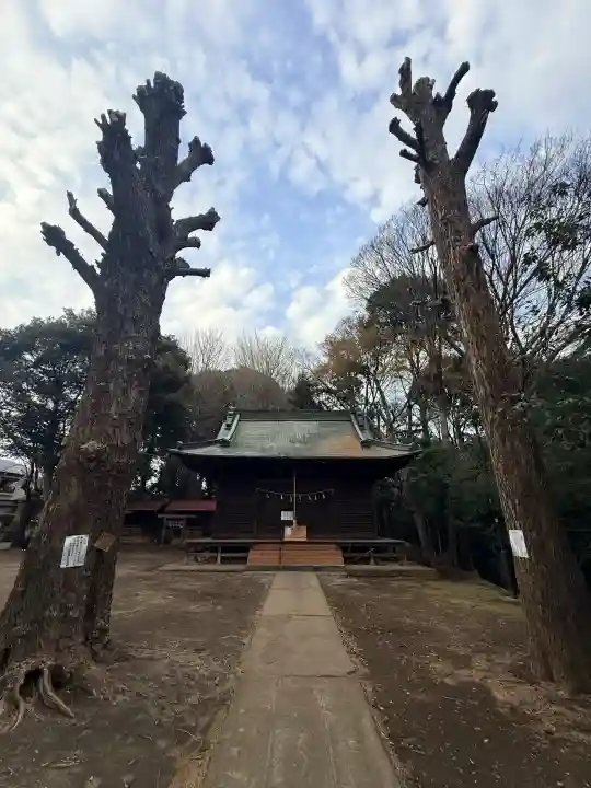 氷川神社の{uncategorized: "未分類", other: "その他", undefined: "問題あり", building: "その他建物", grave: "お墓", sacred_gate: "鳥居", guardian: "狛犬", statue: "像", buddha: "仏像", history: "歴史", nature: "自然", garden: "庭園", animal: "動物", pagoda: "塔", temizu: "手水舎", mountain_gate: "山門・神門", sanctuary: "本殿・本堂", subordinate: "末社・摂社", art: "芸術", scenery: "景色", jizo: "地蔵", ema: "絵馬", goshuin: "御朱印", omikuji: "おみくじ", items: "授与品その他", amulet: "お守り", goshuincho: "御朱印帳", eats: "食事", festival: "お祭り", votive_dance: "神楽", shichigosan: "七五三参", wedding: "結婚式", experience: "体験その他", initially: "初詣", around: "周辺", anti_infection: "感染症対策"}