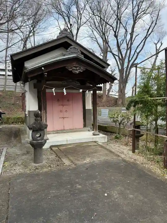 歌懸稲荷神社の{uncategorized: "未分類", other: "その他", undefined: "問題あり", building: "その他建物", grave: "お墓", sacred_gate: "鳥居", guardian: "狛犬", statue: "像", buddha: "仏像", history: "歴史", nature: "自然", garden: "庭園", animal: "動物", pagoda: "塔", temizu: "手水舎", mountain_gate: "山門・神門", sanctuary: "本殿・本堂", subordinate: "末社・摂社", art: "芸術", scenery: "景色", jizo: "地蔵", ema: "絵馬", goshuin: "御朱印", omikuji: "おみくじ", items: "授与品その他", amulet: "お守り", goshuincho: "御朱印帳", eats: "食事", festival: "お祭り", votive_dance: "神楽", shichigosan: "七五三参", wedding: "結婚式", experience: "体験その他", initially: "初詣", around: "周辺", anti_infection: "感染症対策"}