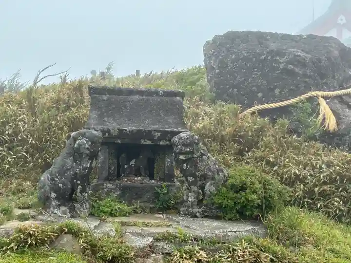 箱根元宮の{uncategorized: "未分類", other: "その他", undefined: "問題あり", building: "その他建物", grave: "お墓", sacred_gate: "鳥居", guardian: "狛犬", statue: "像", buddha: "仏像", history: "歴史", nature: "自然", garden: "庭園", animal: "動物", pagoda: "塔", temizu: "手水舎", mountain_gate: "山門・神門", sanctuary: "本殿・本堂", subordinate: "末社・摂社", art: "芸術", scenery: "景色", jizo: "地蔵", ema: "絵馬", goshuin: "御朱印", omikuji: "おみくじ", items: "授与品その他", amulet: "お守り", goshuincho: "御朱印帳", eats: "食事", festival: "お祭り", votive_dance: "神楽", shichigosan: "七五三参", wedding: "結婚式", experience: "体験その他", initially: "初詣", around: "周辺", anti_infection: "感染症対策"}