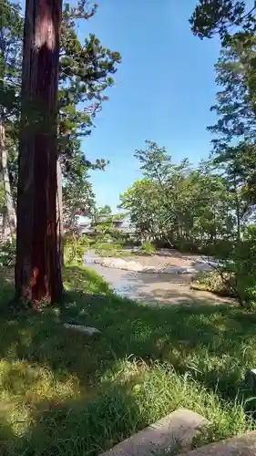 伊奈冨神社の庭園