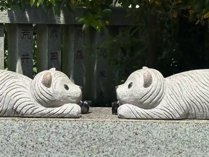 くまくま神社(導きの社 熊野町熊野神社)の{uncategorized: "未分類", other: "その他", undefined: "問題あり", building: "その他建物", grave: "お墓", sacred_gate: "鳥居", guardian: "狛犬", statue: "像", buddha: "仏像", history: "歴史", nature: "自然", garden: "庭園", animal: "動物", pagoda: "塔", temizu: "手水舎", mountain_gate: "山門・神門", sanctuary: "本殿・本堂", subordinate: "末社・摂社", art: "芸術", scenery: "景色", jizo: "地蔵", ema: "絵馬", goshuin: "御朱印", omikuji: "おみくじ", items: "授与品その他", amulet: "お守り", goshuincho: "御朱印帳", eats: "食事", festival: "お祭り", votive_dance: "神楽", shichigosan: "七五三参", wedding: "結婚式", experience: "体験その他", initially: "初詣", around: "周辺", anti_infection: "感染症対策"}