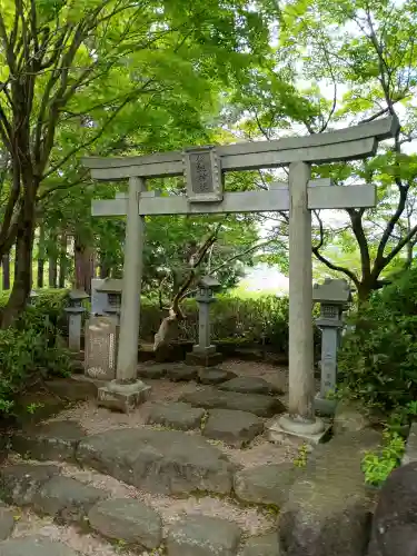 常陸国出雲大社の{uncategorized: "未分類", other: "その他", undefined: "問題あり", building: "その他建物", grave: "お墓", sacred_gate: "鳥居", guardian: "狛犬", statue: "像", buddha: "仏像", history: "歴史", nature: "自然", garden: "庭園", animal: "動物", pagoda: "塔", temizu: "手水舎", mountain_gate: "山門・神門", sanctuary: "本殿・本堂", subordinate: "末社・摂社", art: "芸術", scenery: "景色", jizo: "地蔵", ema: "絵馬", goshuin: "御朱印", omikuji: "おみくじ", items: "授与品その他", amulet: "お守り", goshuincho: "御朱印帳", eats: "食事", festival: "お祭り", votive_dance: "神楽", shichigosan: "七五三参", wedding: "結婚式", experience: "体験その他", initially: "初詣", around: "周辺", anti_infection: "感染症対策"}