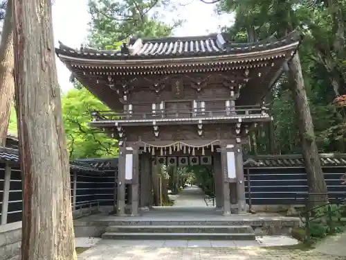 那谷寺の山門