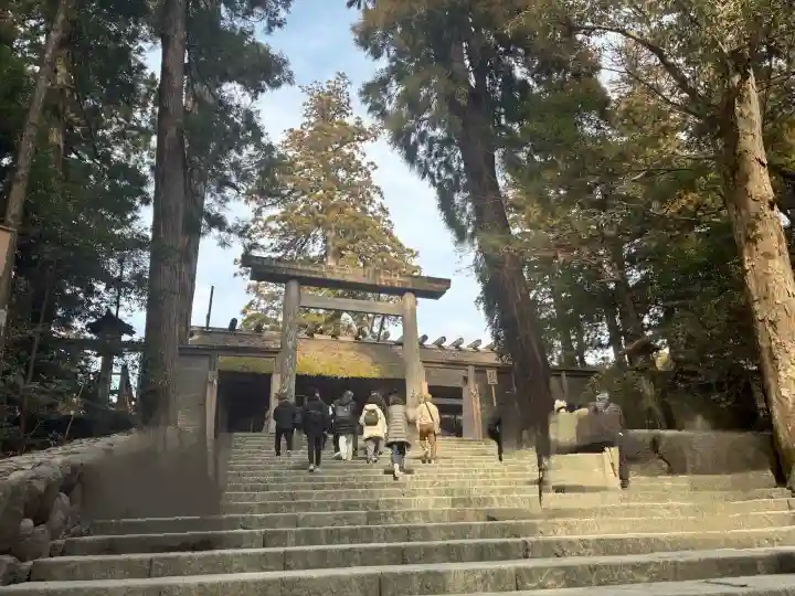 伊勢神宮内宮(皇大神宮)の{uncategorized: "未分類", other: "その他", undefined: "問題あり", building: "その他建物", grave: "お墓", sacred_gate: "鳥居", guardian: "狛犬", statue: "像", buddha: "仏像", history: "歴史", nature: "自然", garden: "庭園", animal: "動物", pagoda: "塔", temizu: "手水舎", mountain_gate: "山門・神門", sanctuary: "本殿・本堂", subordinate: "末社・摂社", art: "芸術", scenery: "景色", jizo: "地蔵", ema: "絵馬", goshuin: "御朱印", omikuji: "おみくじ", items: "授与品その他", amulet: "お守り", goshuincho: "御朱印帳", eats: "食事", festival: "お祭り", votive_dance: "神楽", shichigosan: "七五三参", wedding: "結婚式", experience: "体験その他", initially: "初詣", around: "周辺", anti_infection: "感染症対策"}